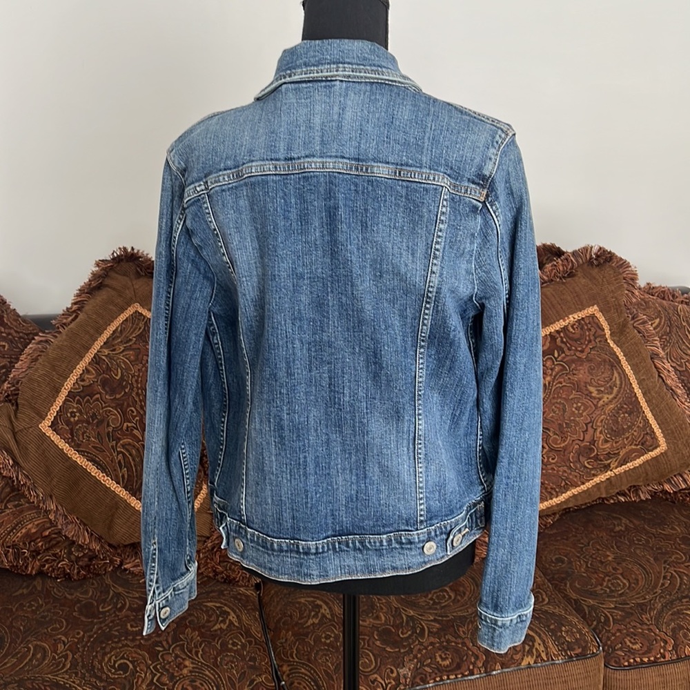 Levi Strauss & Co - Picture 2 of 5